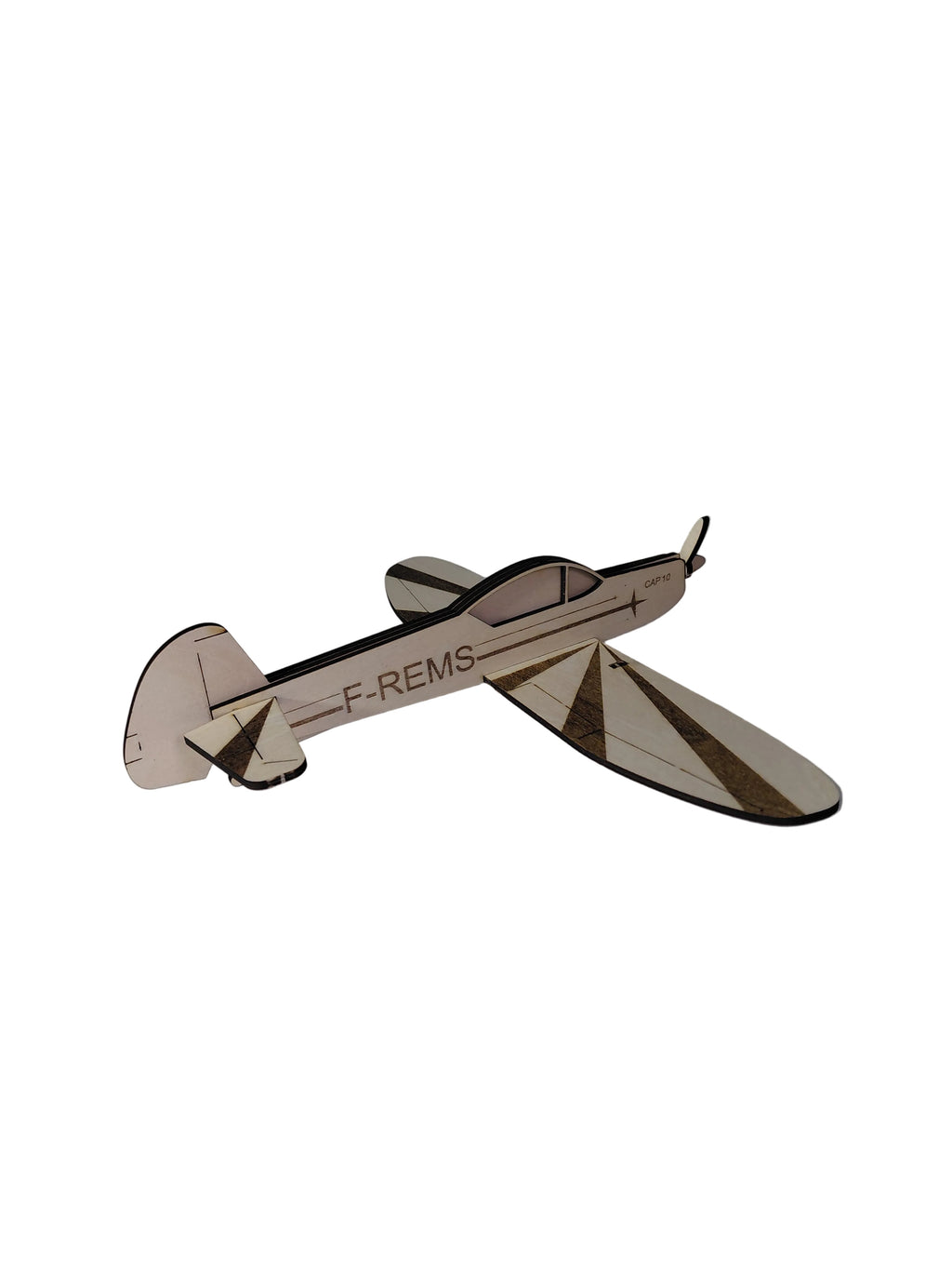 © CAP 10 en CTP découpé au laser